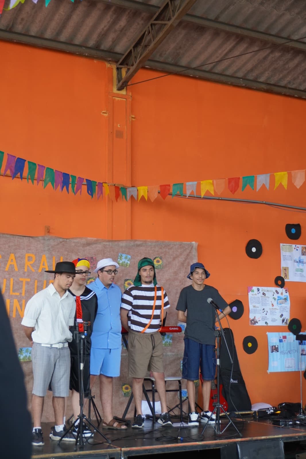 Banda de alunos tocando no Sarau Cultural do IDEIA