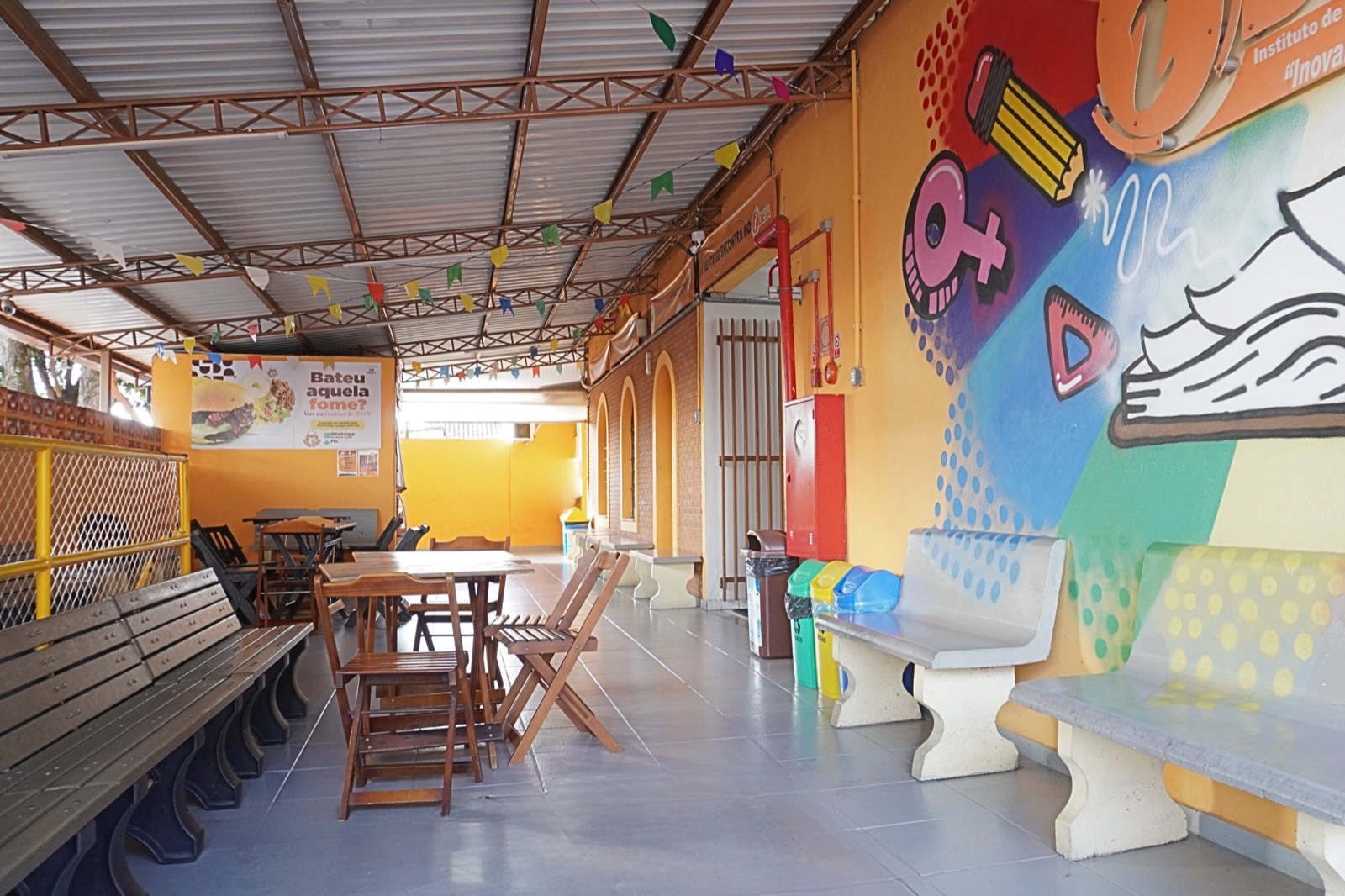 Pátio e cantina da Unidade 1